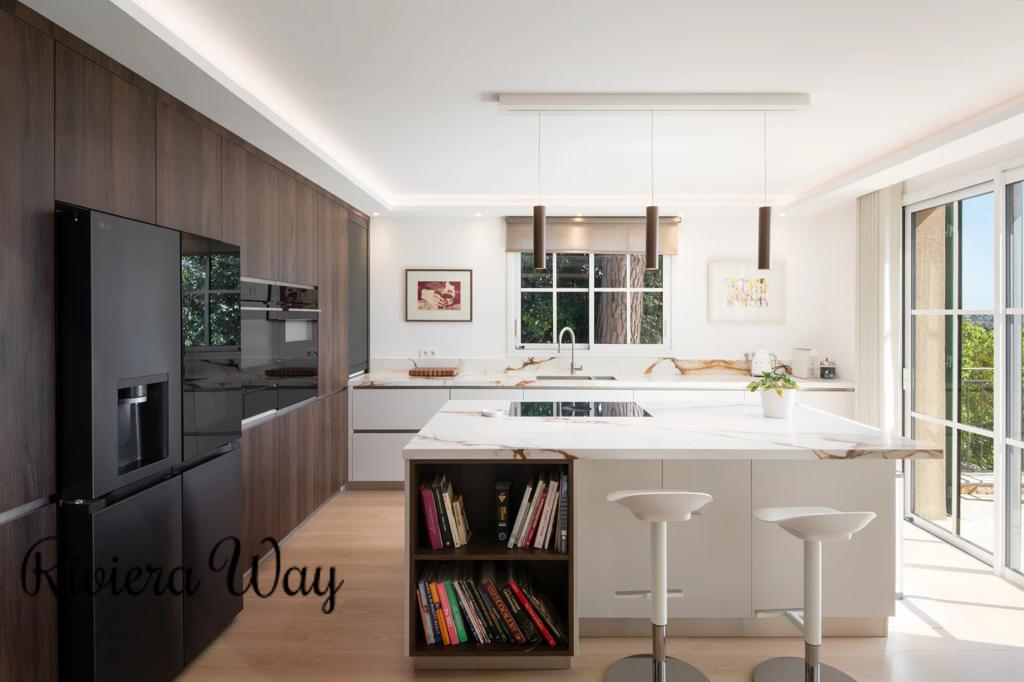 9 room villa in Cannes, photo #7, listing #107162034