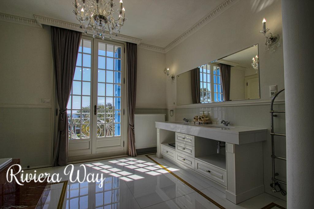10 room villa in Saint-Raphaël, photo #10, listing #87258066