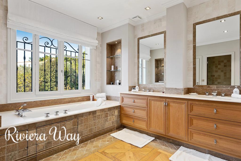11 room villa in Cannes, photo #7, listing #107323776
