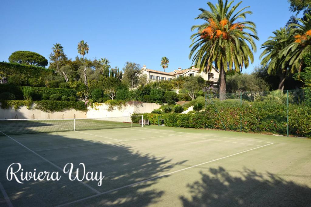 10 room villa in Cap d'Antibes, photo #3, listing #91392042