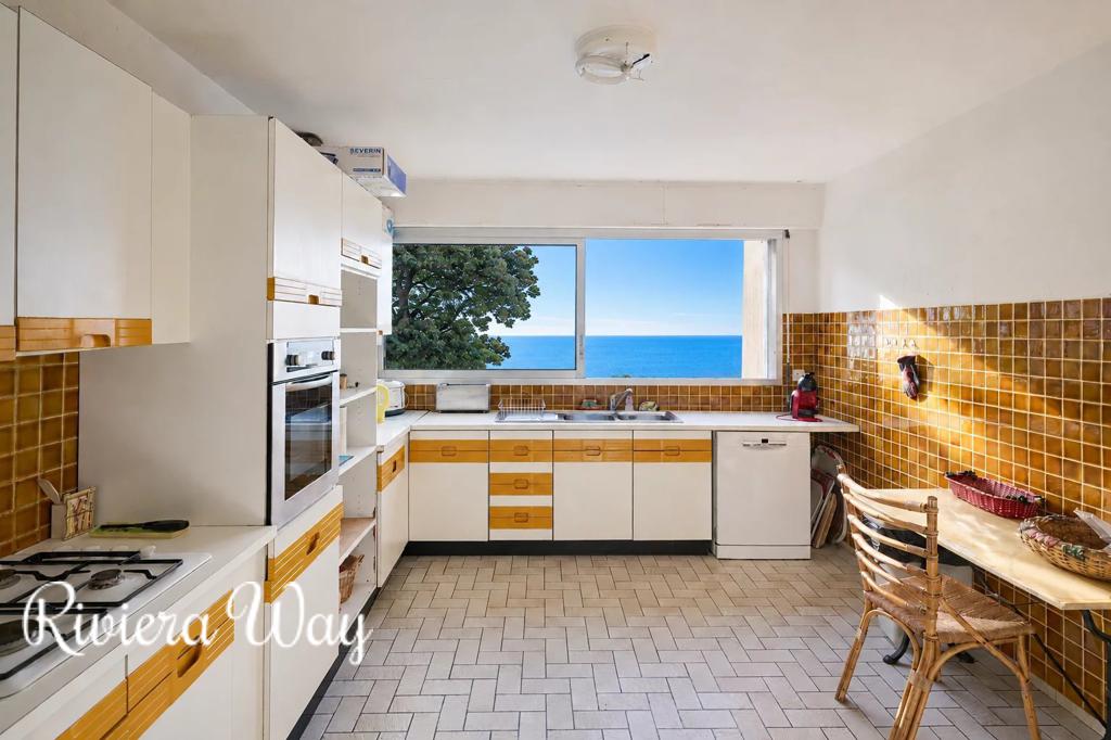 10 room villa in La Croix-Valmer, photo #5, listing #102510912