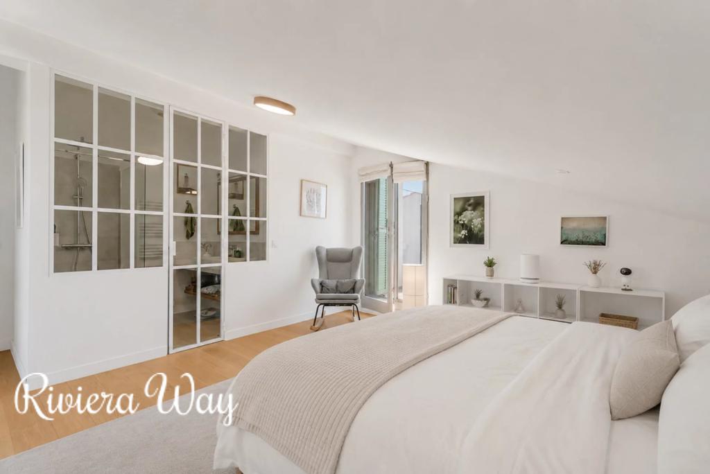 Apartment in Sainte-Maxime, photo #9, listing #106534302