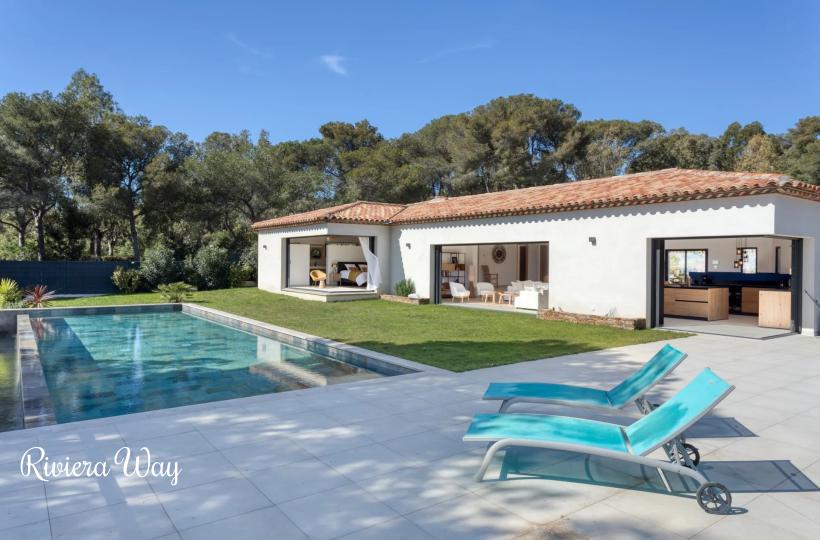 Villa in La Croix-Valmer, 350 m², photo #1, listing #104697432