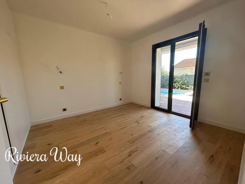 5 room villa in Cap d'Antibes, photo #4, listing #104214138