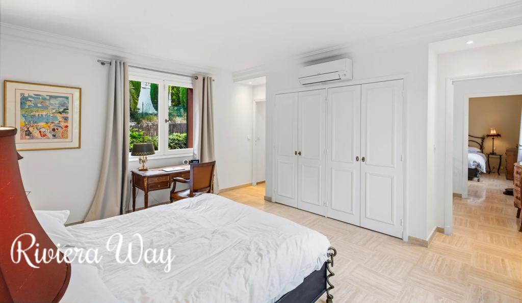 5 room villa in Le Cannet, photo #8, listing #106401750