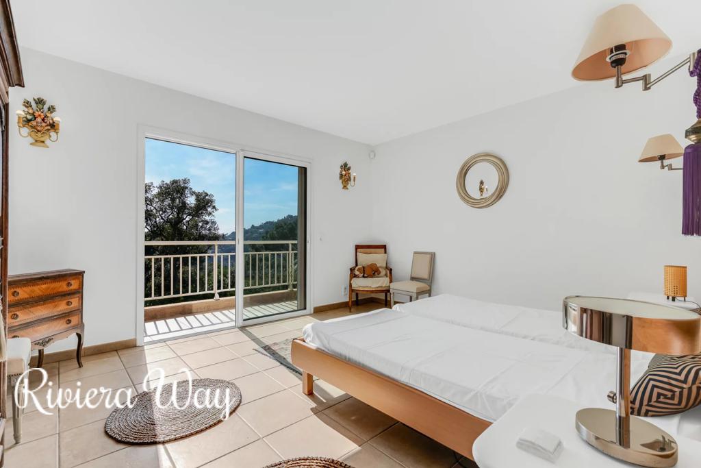5 room villa in Le Lavandou, photo #8, listing #105223146