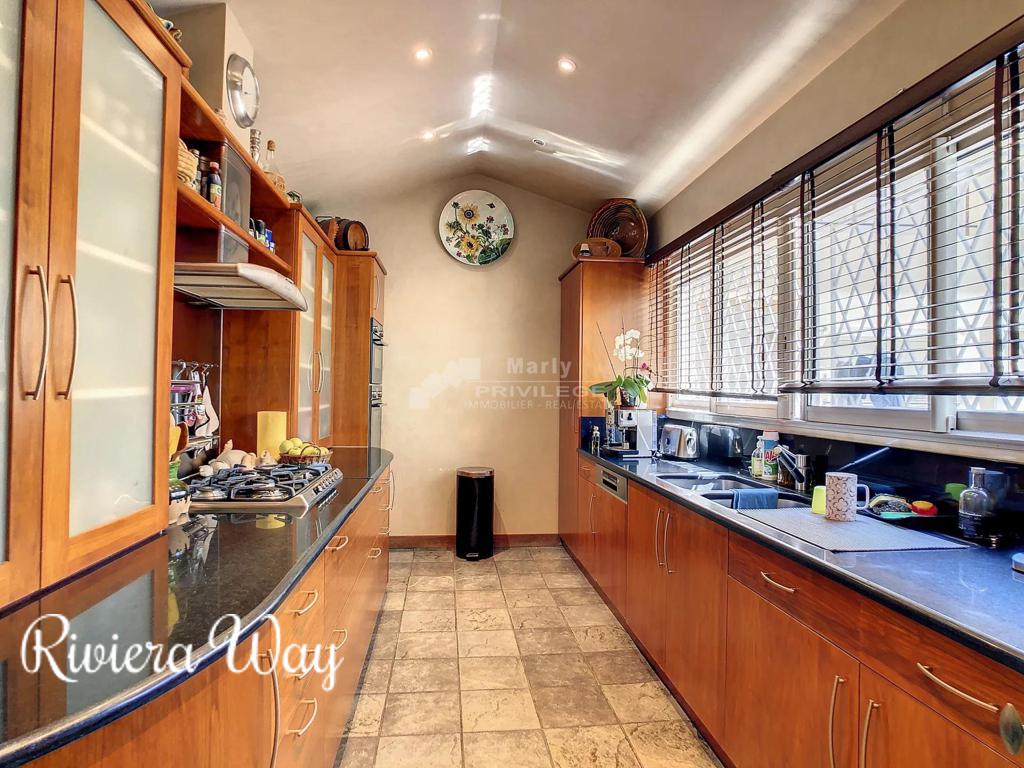 6 room apartment in Cannes, photo #1, listing #88386522