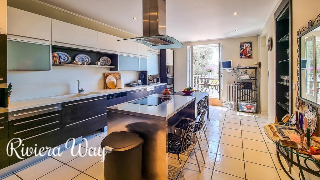 11 room villa in Le Cannet, photo #5, listing #104350512