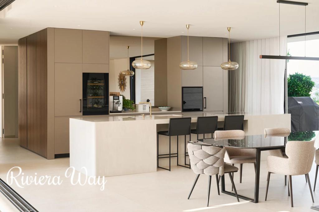 8 room villa in Sainte-Maxime, photo #8, listing #106456308