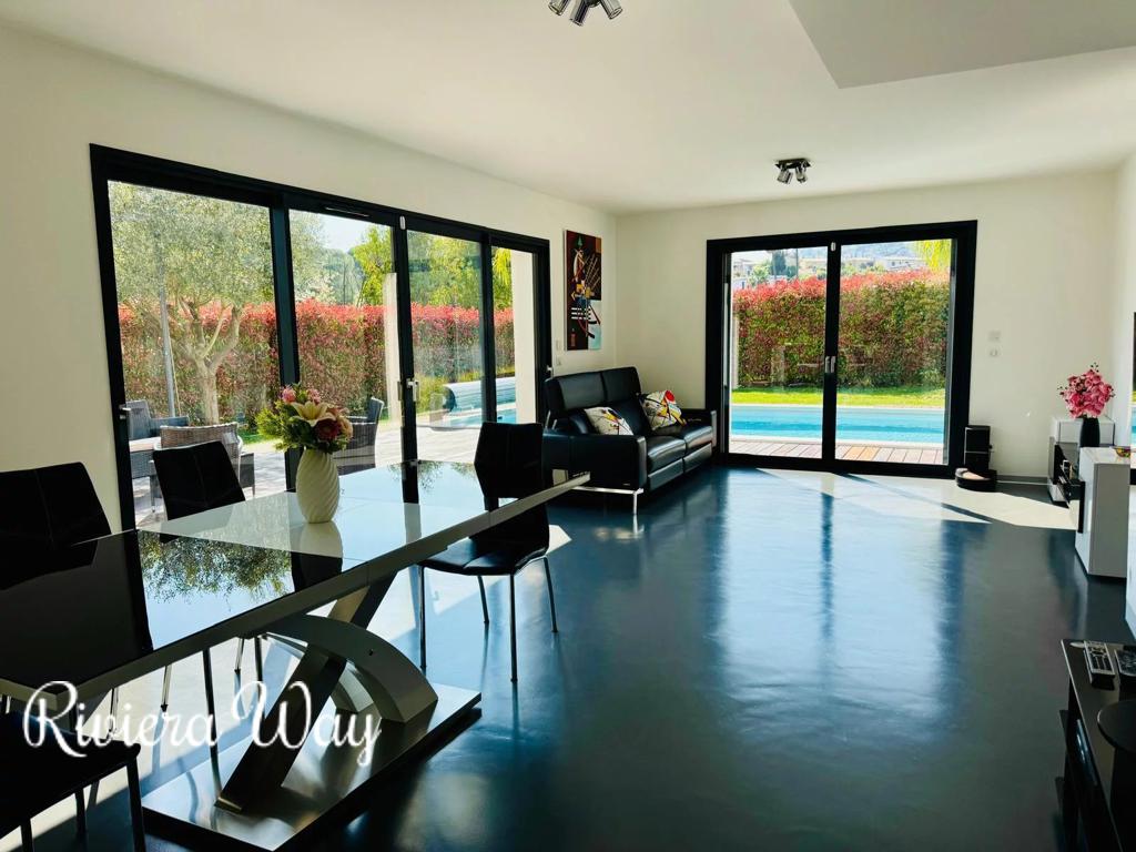 5 room villa in Saint-Paul-de-Vence, photo #6, listing #103133940