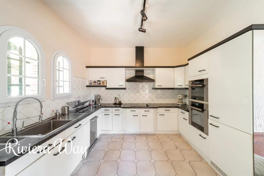 6 room villa in Cannes, photo #9, listing #106231902