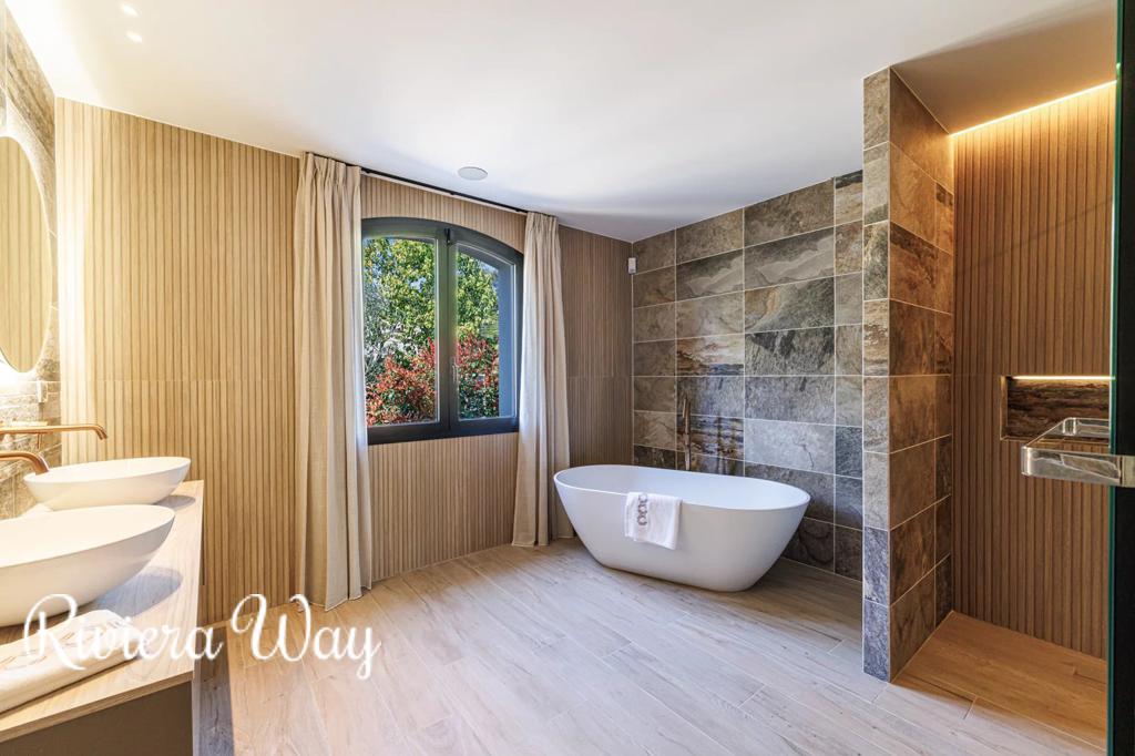 8 room villa in Cannes, photo #10, listing #105630420