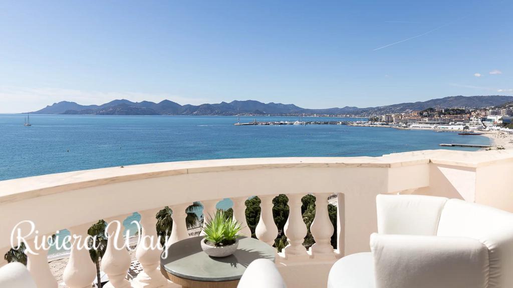 4 room apartment in Cannes, photo #2, listing #93447102