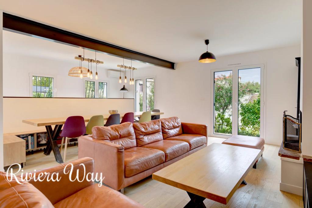 6 room villa in Cap d'Antibes, photo #1, listing #95043186
