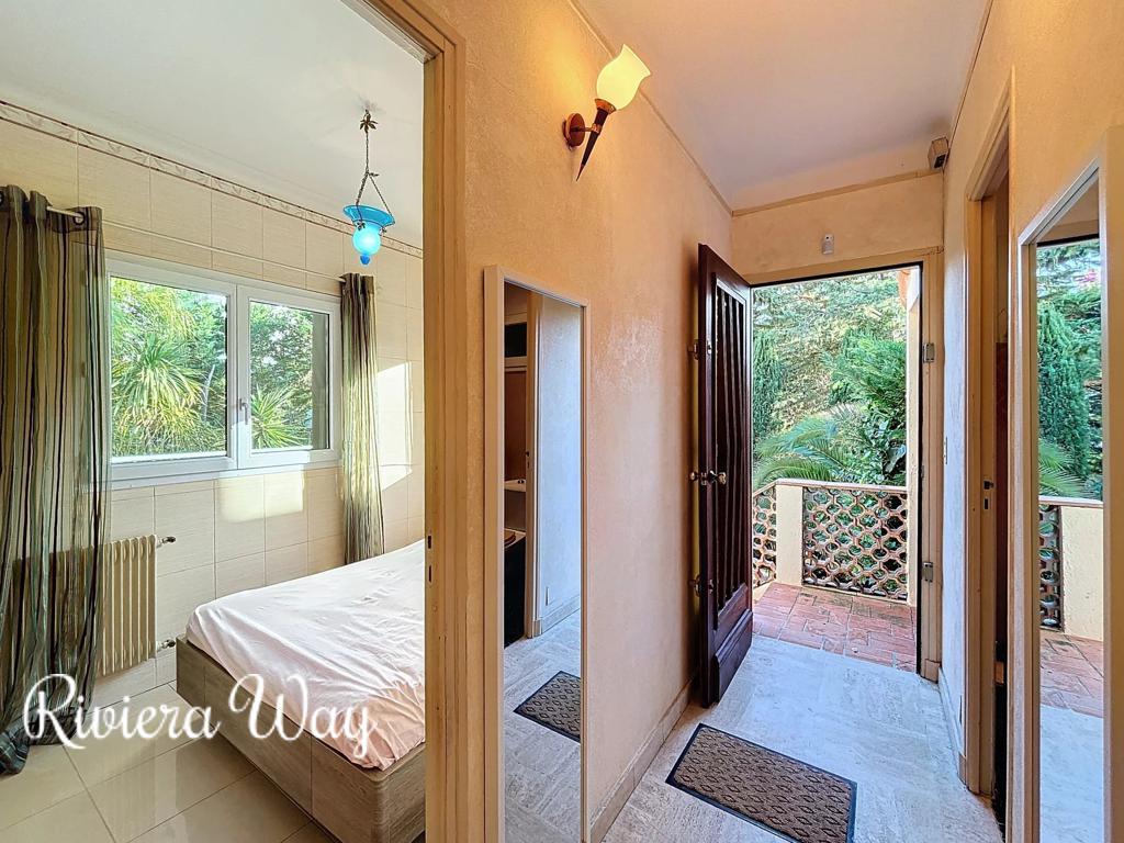 4 room villa in Cap d'Antibes, photo #1, listing #103210212