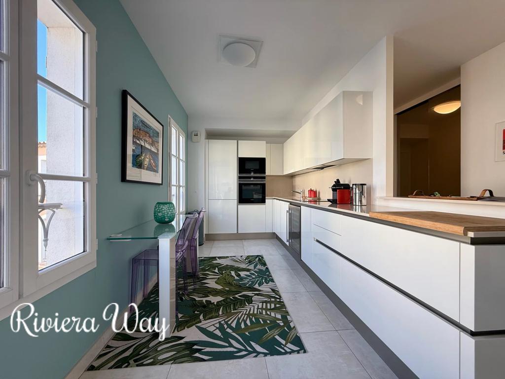 4 room apartment in Saint-Tropez, photo #6, listing #106240344