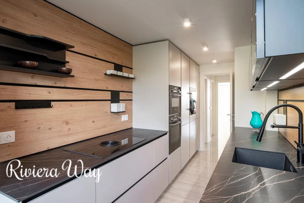 4 room apartment in Cannes, photo #6, listing #105284928