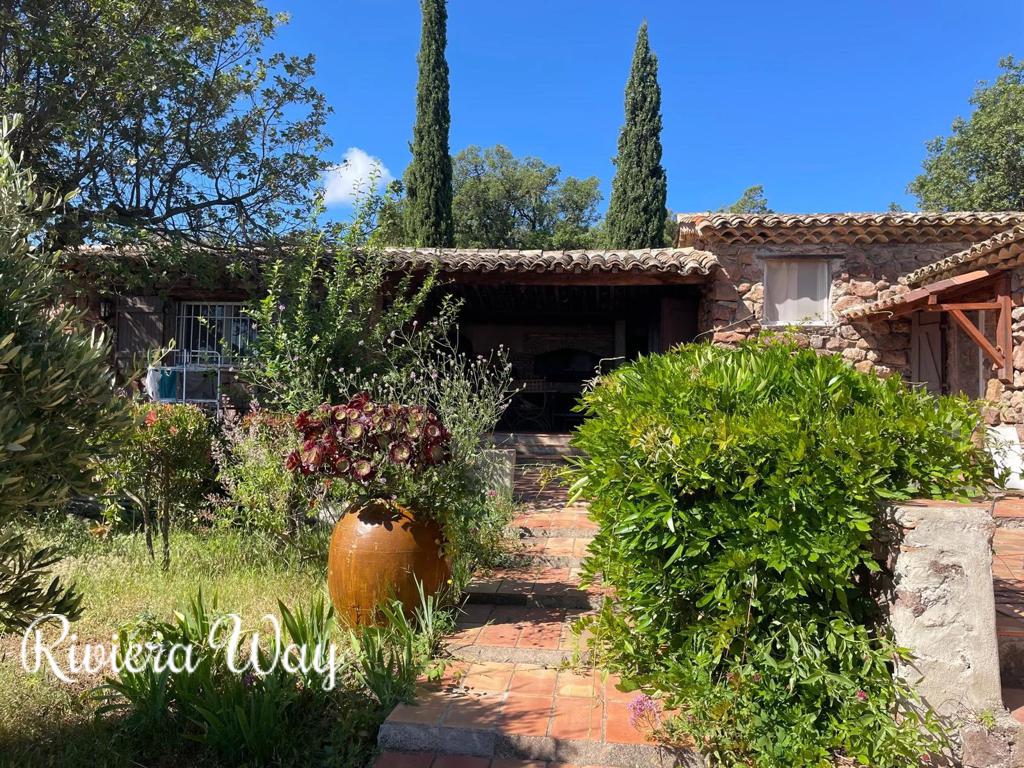 10 room villa in Le Muy, photo #5, listing #102830658