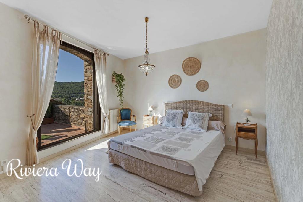 11 room villa in Hyères, photo #4, listing #104190450