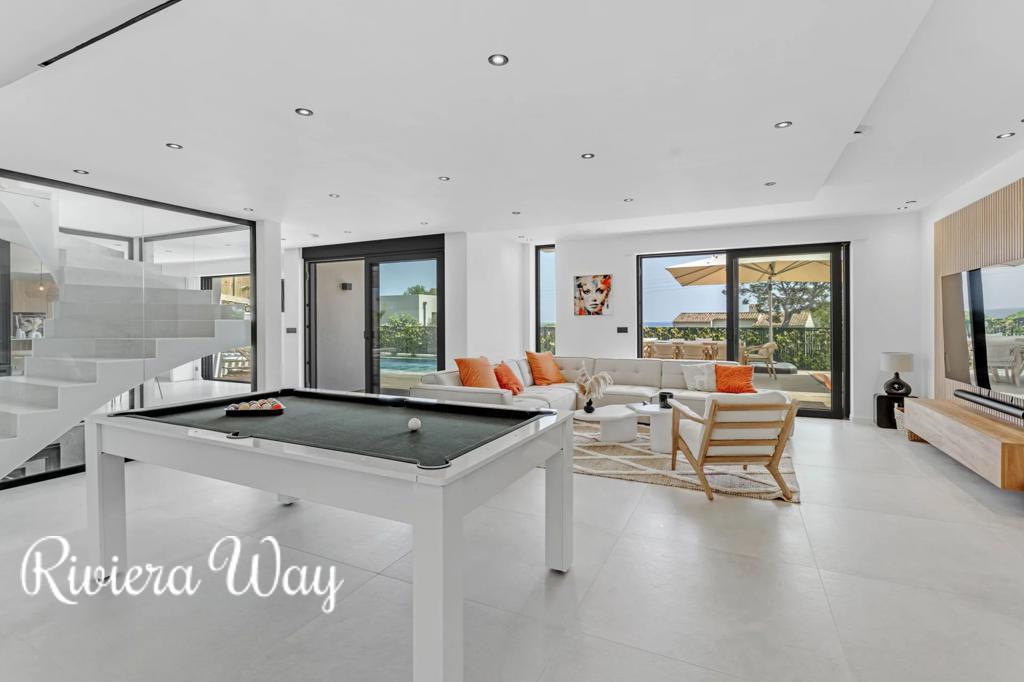 6 room villa in Roquebrune-sur-Argens, photo #4, listing #103364772