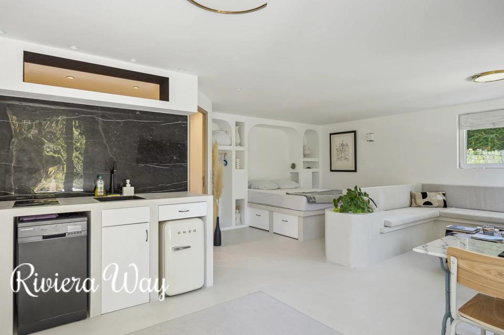 14 room villa in Grasse, photo #10, listing #102971064