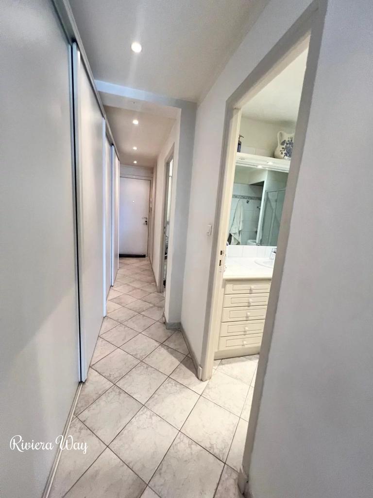 2 room apartment in Golf Juan, photo #1, listing #102992820