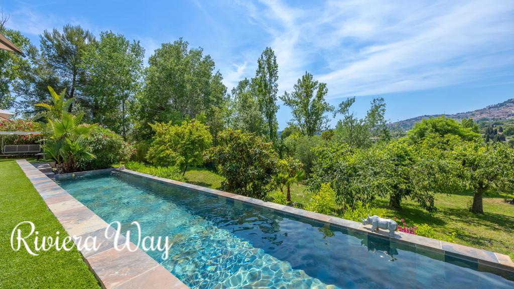 6 room villa in Grasse, photo #3, listing #106408092