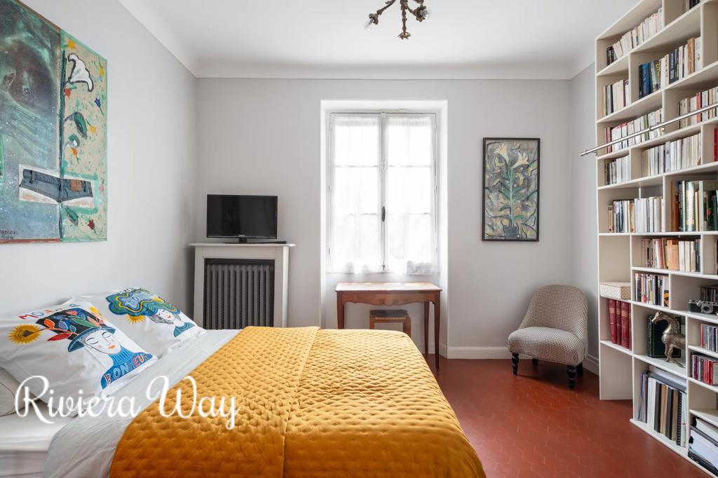 8 room villa in Grasse, photo #6, listing #99508752