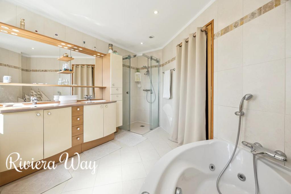 5 room villa in Mandelieu-la-Napoule, photo #3, listing #103125708