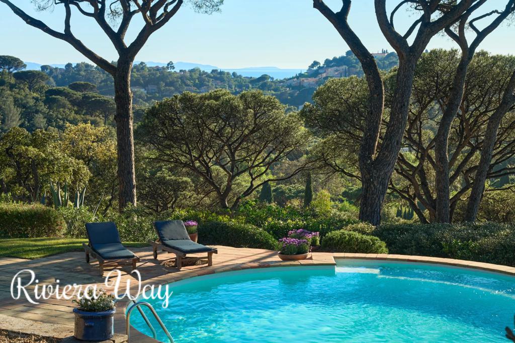 7 room villa in La Croix-Valmer, photo #2, listing #106070874