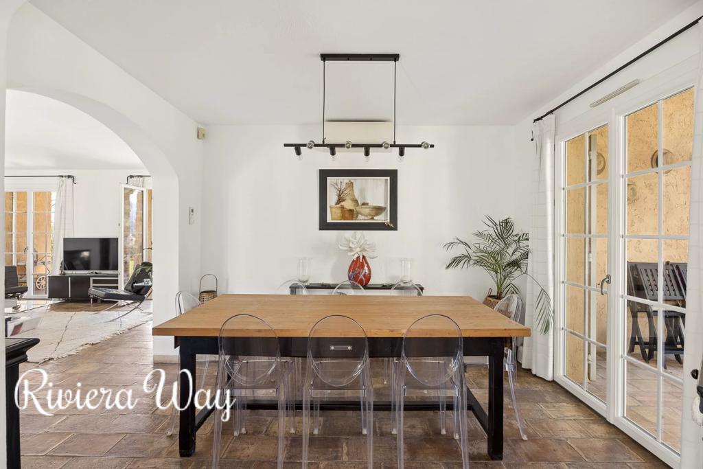 6 room villa in Saint-Paul-de-Vence, photo #9, listing #106001364