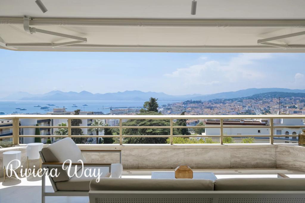 4 room apartment in Cannes, photo #3, listing #106636698
