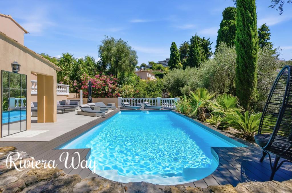 6 room villa in Le Cannet, photo #2, listing #106494234