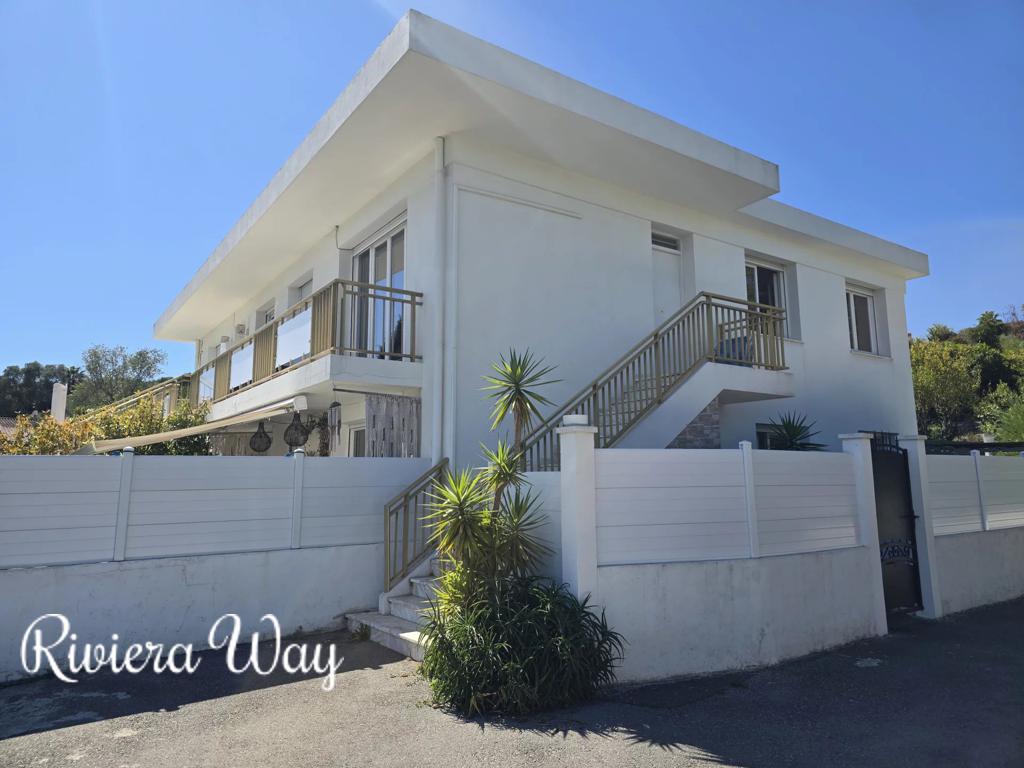 4 room apartment in Antibes, photo #1, listing #104455890