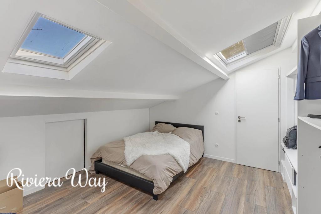 8 room villa in Toulon, photo #7, listing #105270354