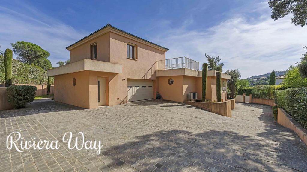 8 room villa in Cavalaire-sur-Mer, photo #6, listing #104236272