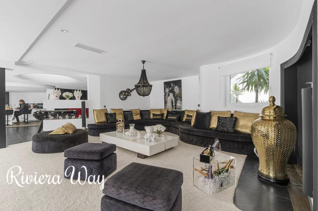 Villa in Mougins, photo #3, listing #103573218