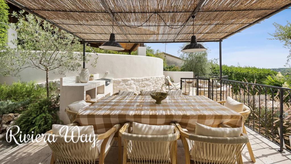 8 room villa in Le Rouret, photo #2, listing #107000208