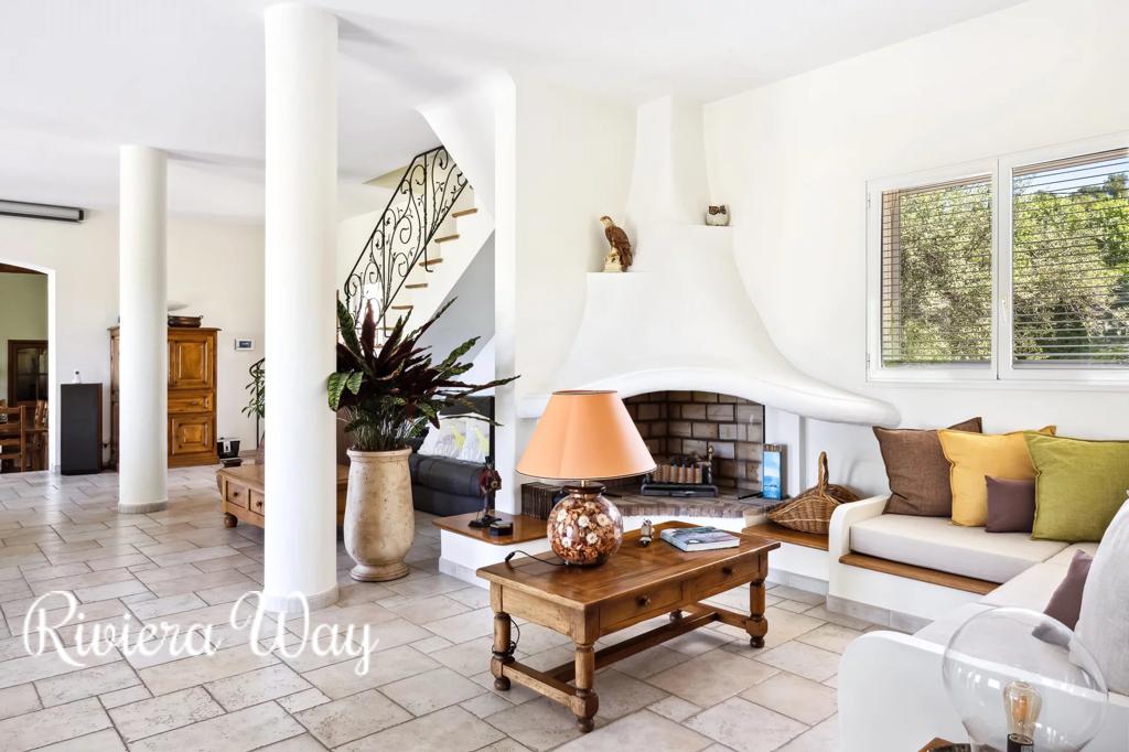 8 room villa in Grasse, photo #4, listing #99500898
