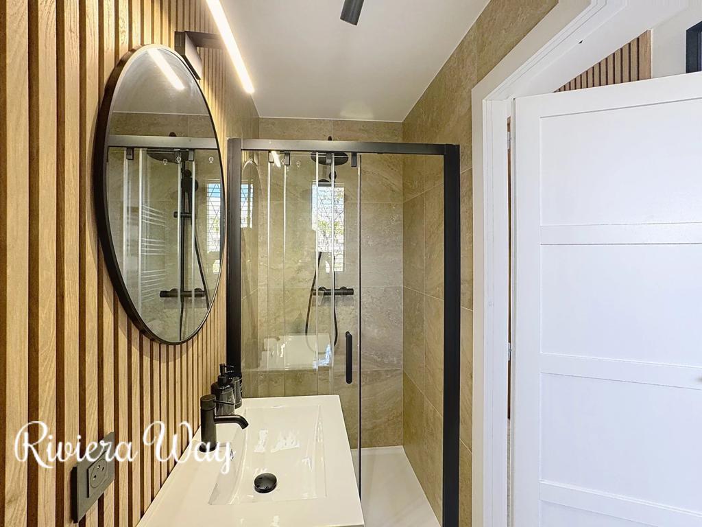2 room apartment in Cannes, photo #1, listing #104301456