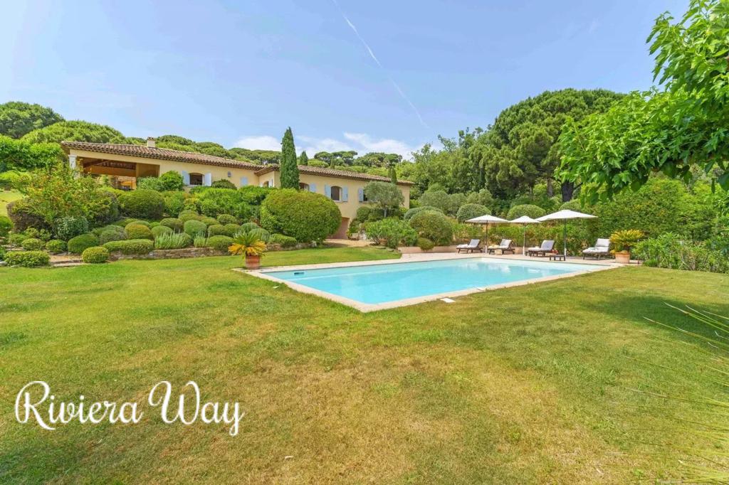 8 room villa in La Croix-Valmer, photo #2, listing #103229952