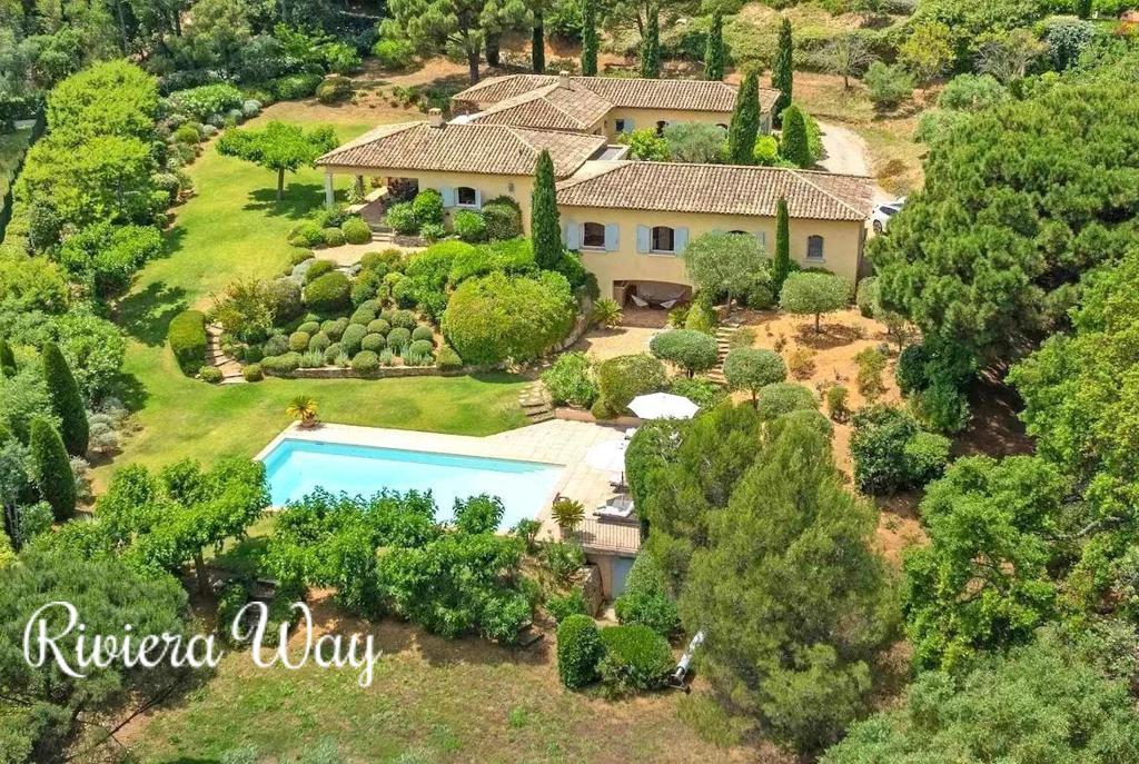 8 room villa in La Croix-Valmer, photo #1, listing #103229952