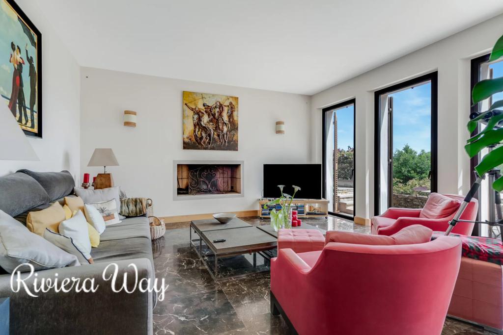 7 room villa in La Croix-Valmer, photo #8, listing #106343202