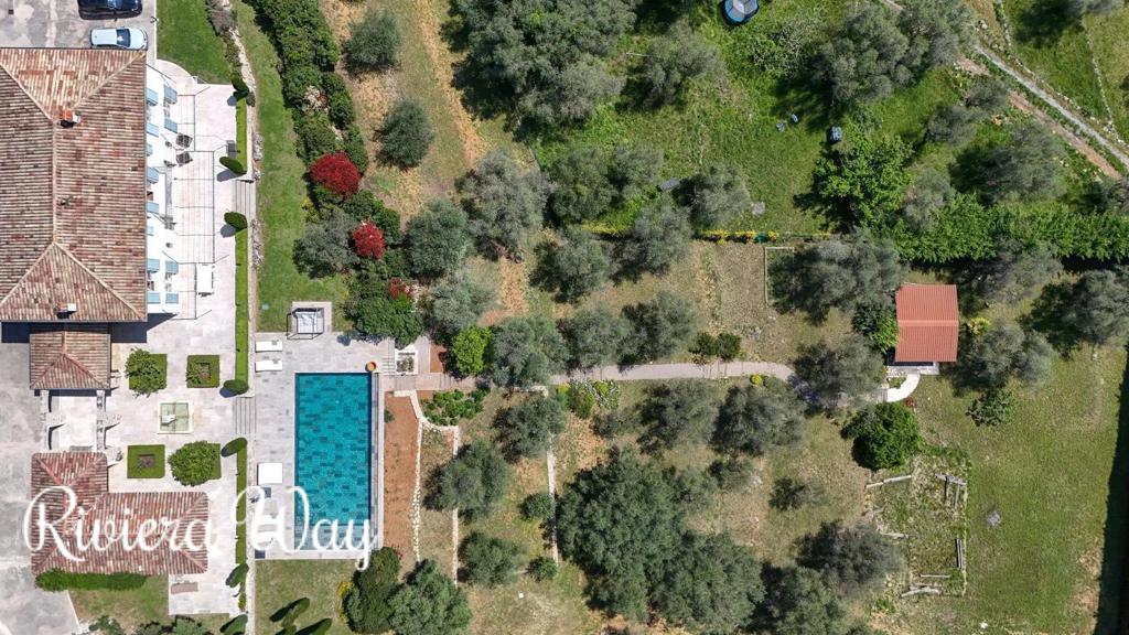 9 room villa in Mougins, photo #1, listing #103876668