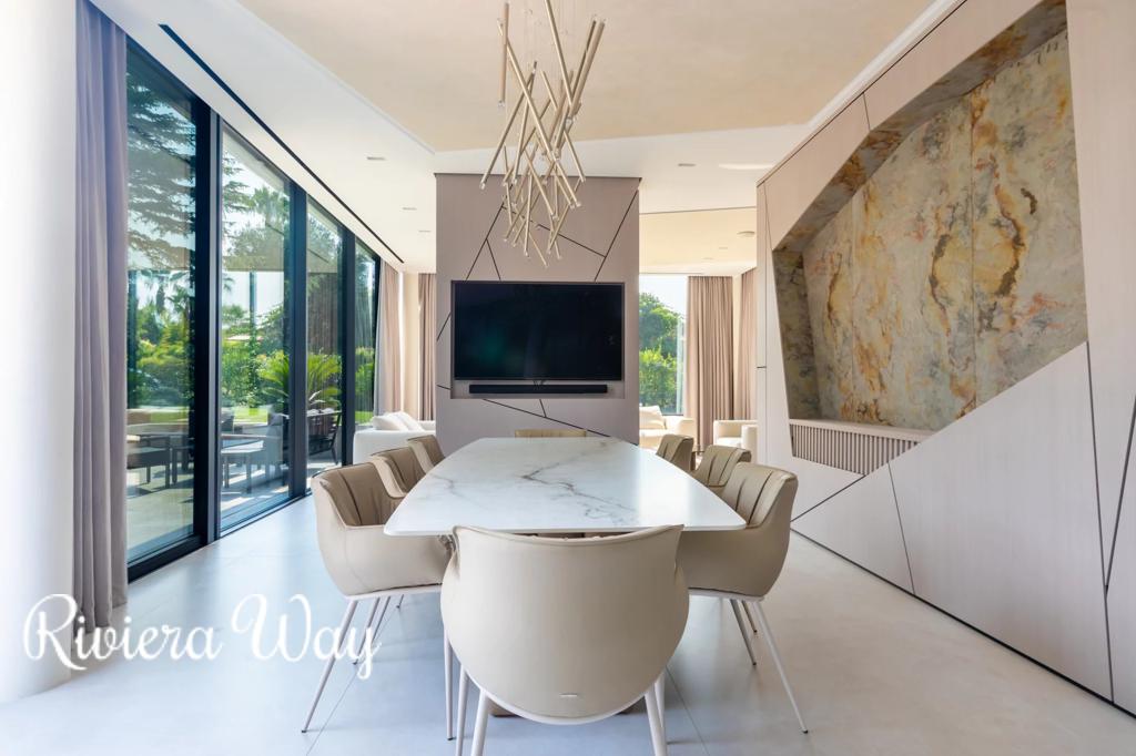10 room villa in Antibes, photo #4, listing #106757028