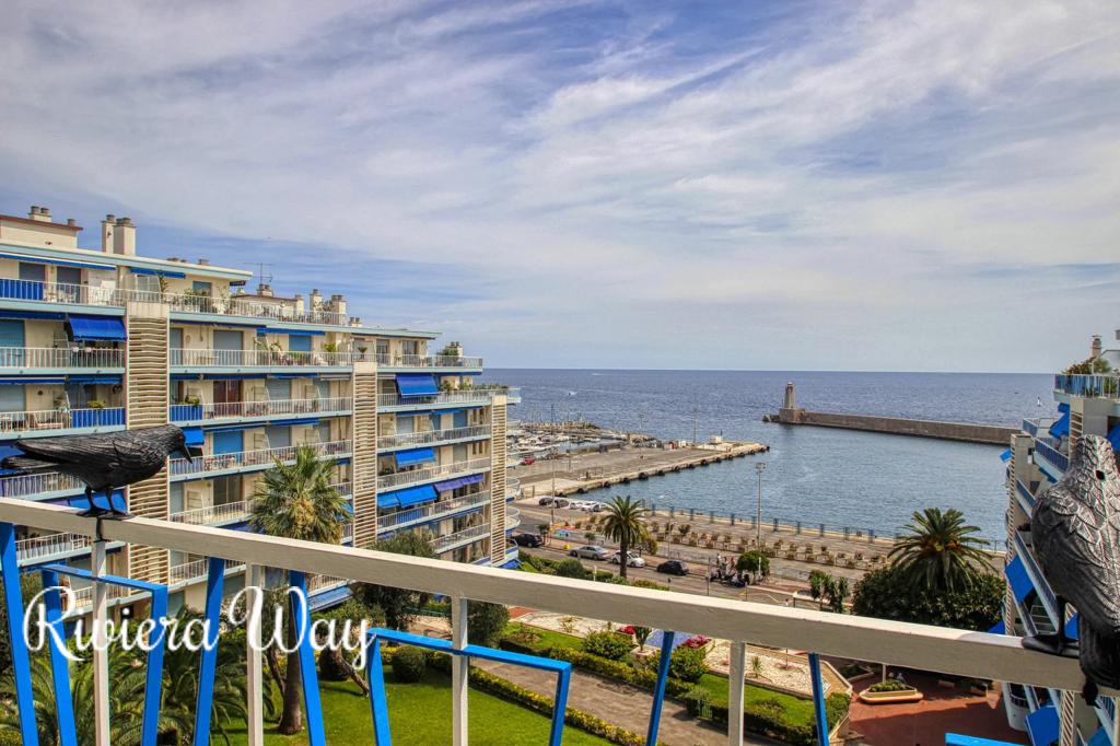 3 room apartment in Le Port, photo #4, listing #103891662
