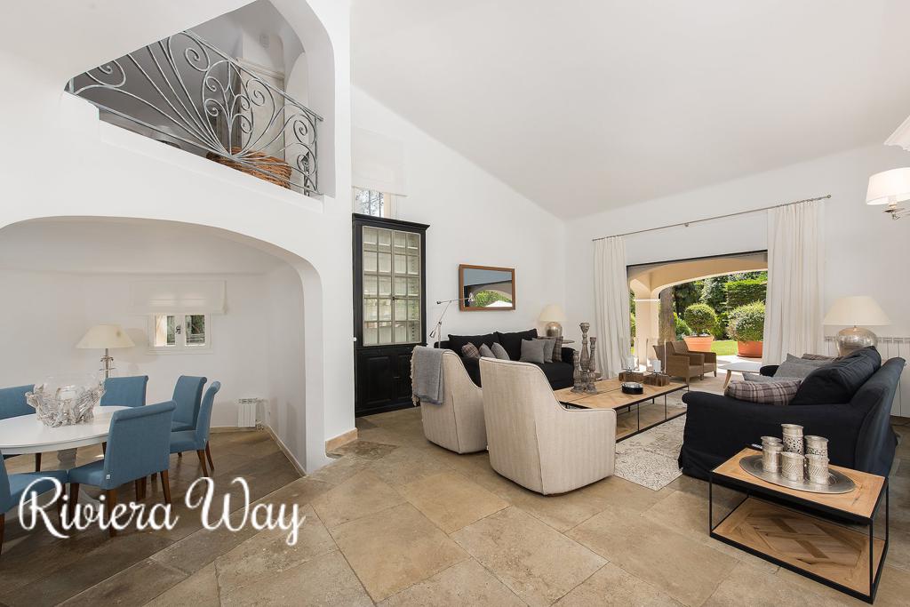 8 room villa in Mougins, photo #4, listing #78801450
