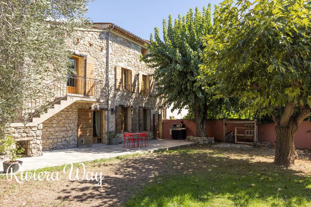 7 room villa in Grasse, photo #8, listing #104177598