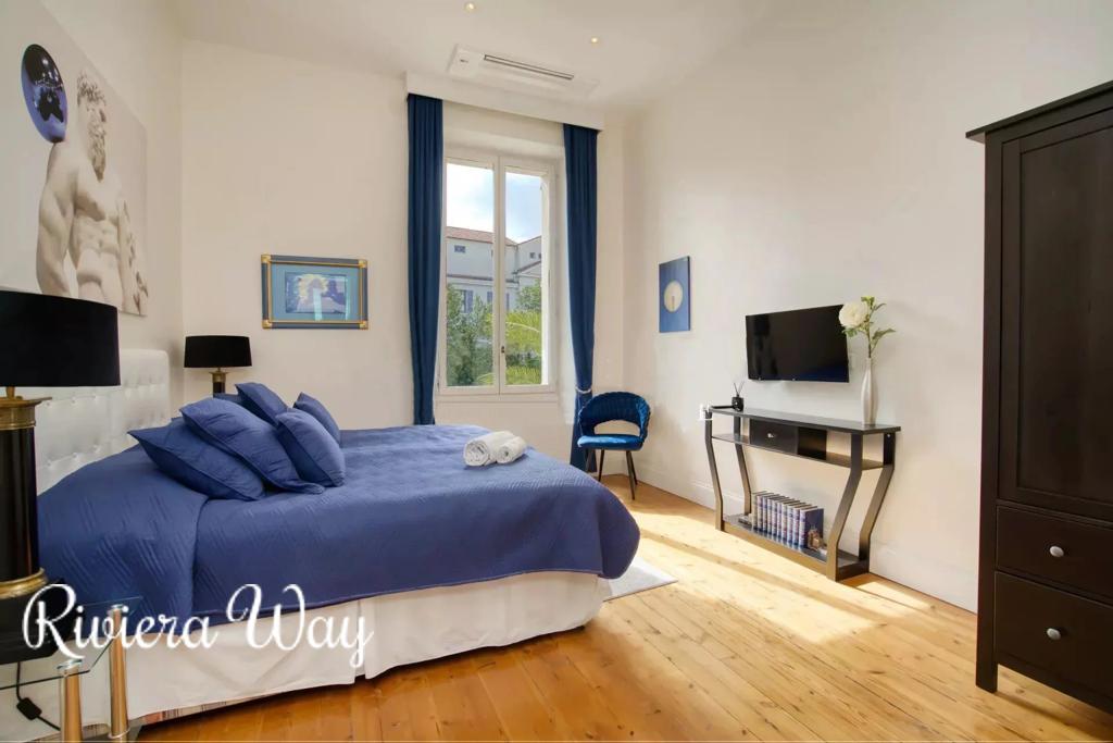 12 room villa in Cannes, photo #5, listing #102860058