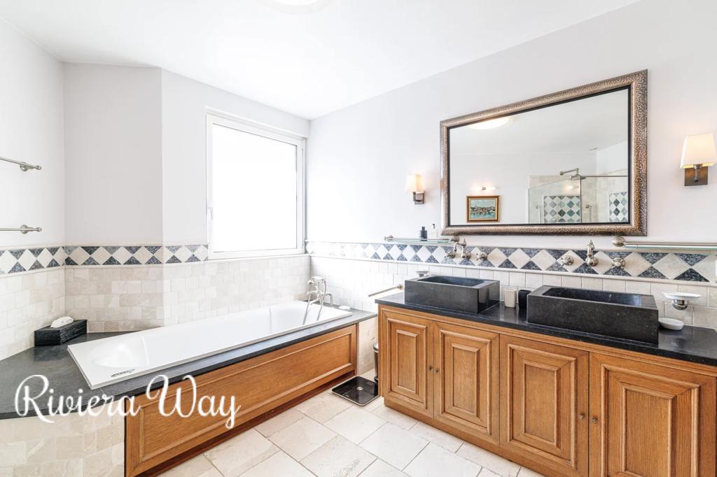 6 room villa in Mougins, photo #8, listing #106276212